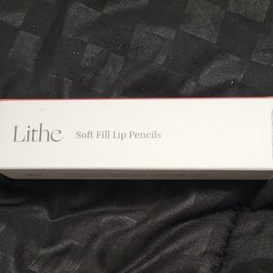 5/$20**2x 0.76g Lithe Soft Fill Lip Pencils In Dusk And Scarlet